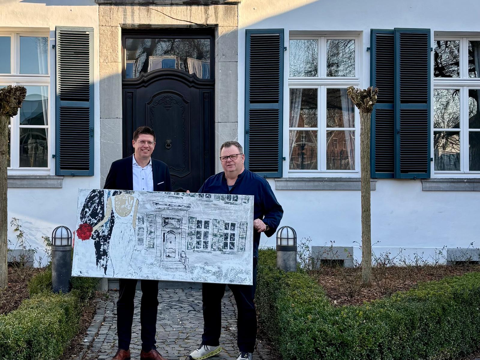 Übergabe des Gemäldes Haus Spieß an Bürgermeister Stephan Muckel